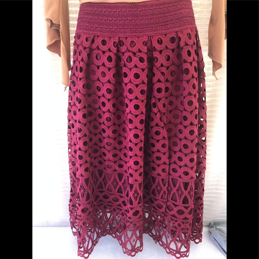 NWT Romeo and Juliet Coutre Burgandy MIDI Skirt - Picture 1 of 8